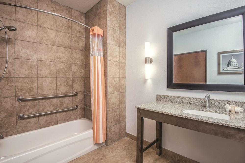 La Quinta By Wyndham Guthrie Hotel Bagian luar foto