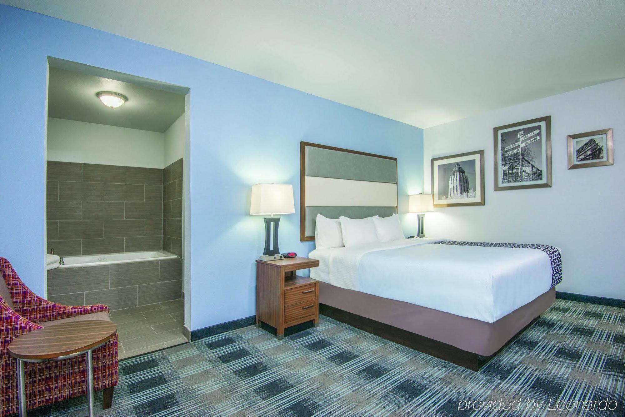 La Quinta By Wyndham Guthrie Hotel Bagian luar foto