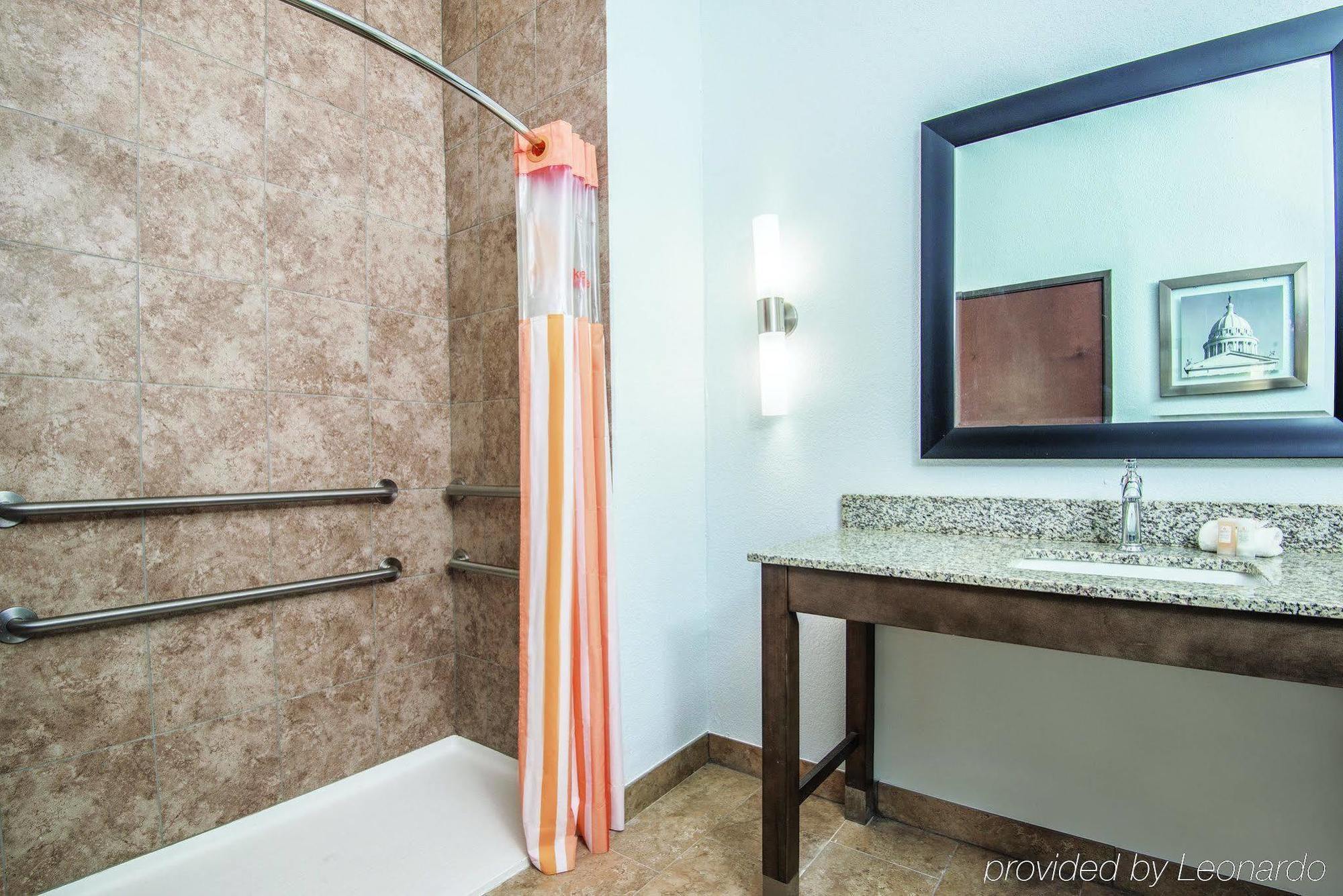 La Quinta By Wyndham Guthrie Hotel Bagian luar foto